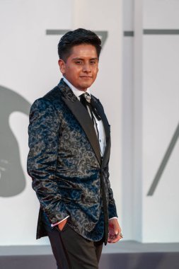 VENICE, İtalya - 10 Eylül 2020: Fernando Cuautle, 77. Venedik Film Festivali 'nde 