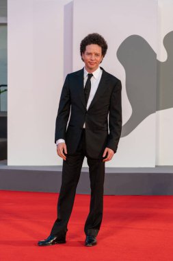 VENICE, İtalya - 10 Eylül 2020: Yönetmen Michel Franco, 77. Venedik Film Festivali 'nde 