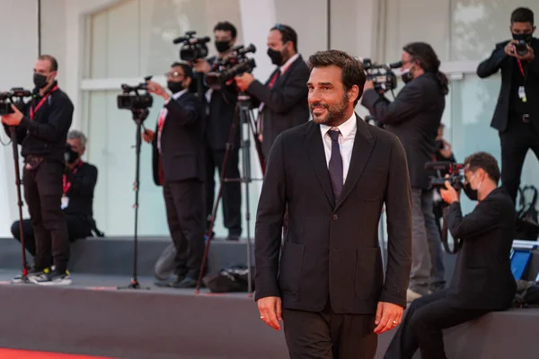 Venice Itália Setembro 2020 Edoardo Leo Caminha Pelo Tapete Vermelho — Fotografia de Stock