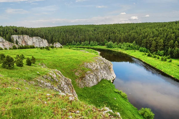 Paisagem Verão Rochas Margem Rio Rezh Perto Aldeia Aramashevo Alapaevsky — Fotografia de Stock