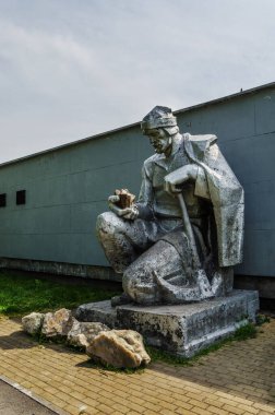 BERYOZOVSKY, SVERDLOVSK OBLAST, RUSSIA - 20 Temmuz 2019: Rus altınını keşfeden Erofey Markov 'un tarihi meydandaki anıtı.