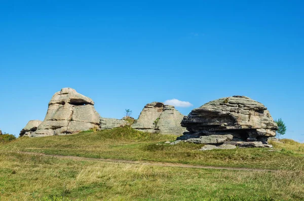 Pedras Margem Lago Big Allaki Dia Verão Claro Rússia Ural — Fotografia de Stock