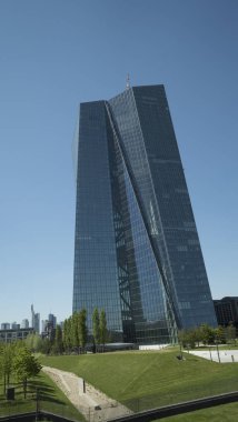 Frankfurt, Almanya - 10 Mayıs 2017: Ana kule bina nerede para politikası Avrupa ve avro bölgesi için yapılan Frankfurt Almanya'da Avrupa Merkez Bankası.