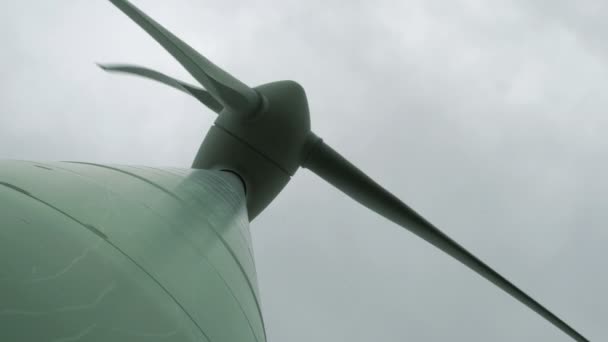 Low Angle Closeup Shot Windmill Cloudy Day — Stock Video