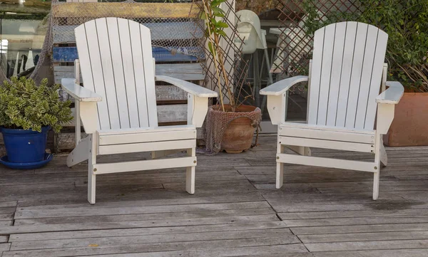 Twee Witte Stoelen Een Dek Palma Mallorca — Stockfoto