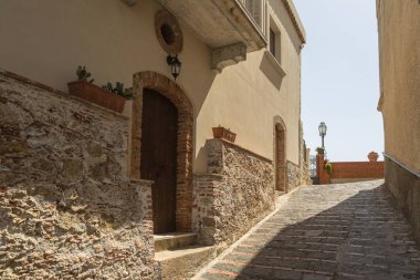 Savoca Sicilya İtalya bir yan sokakta
