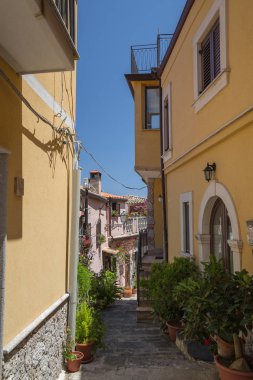 Siciliy İtalya Forza D'agro bir yan sokakta