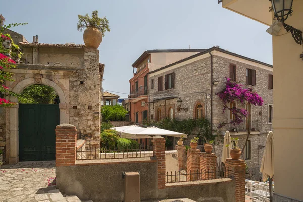 Taormina Sicilya İtalya bir yan sokakta