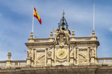 İspanya 'da Palacio Real Madrid' in tepesindeki tuğla süsleme