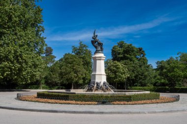 Düşmüş Melek Heykeli - El Retiro - Madrid İspanya
