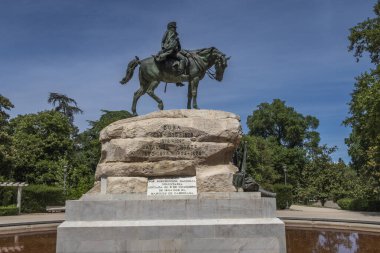 Madrid 'deki Parque del Retiro' daki Plaza de Guatemala 'da bulunan General Martnez Campos Binicilik Anıtı