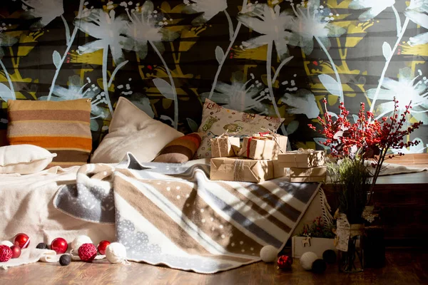 Interior de Natal com caixas de presente — Fotografia de Stock