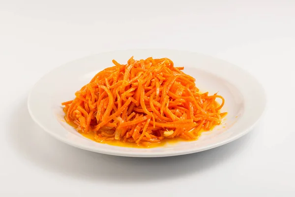 Корейская морковка на белой тарелке Лицензионные Стоковые Фото
