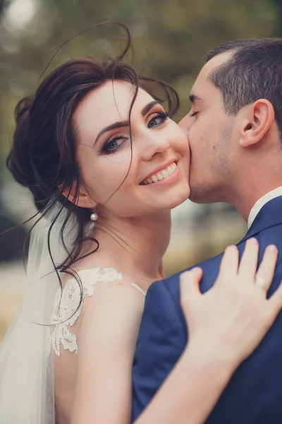 Sensual Portrait Young Couple Wedding Photo Outdoor — Stock Photo, Image