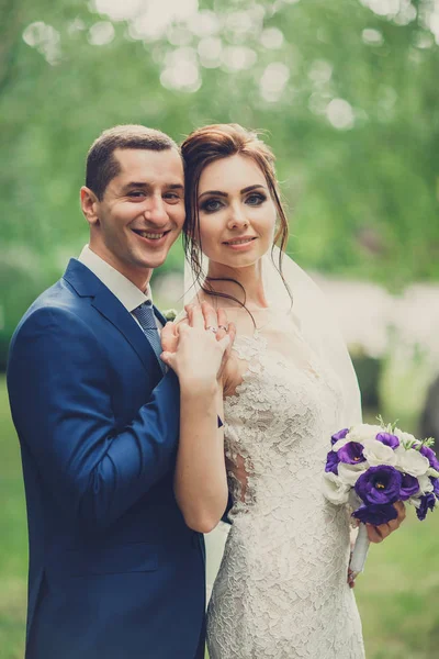 Sensual Portrait Young Couple Wedding Photo Outdoor — Stock Photo, Image