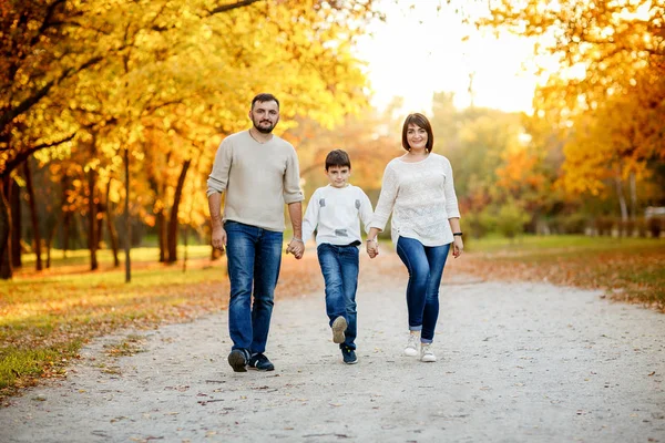 Happy family with teenage son outing in autumn park. Educational — Stock Photo, Image