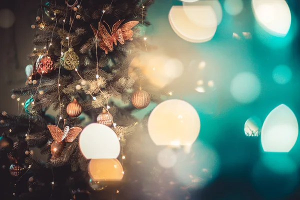 Árbol Navidad Con Regalo Cerca Interior Navidad — Foto de Stock
