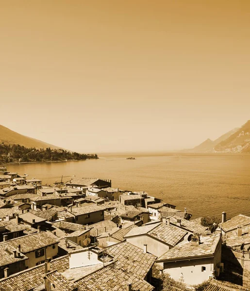 Station Vacances Lac Garde Italie Image Dans Sepia — Photo