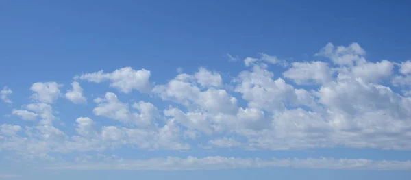 Nubes Con Cielo Azul —  Fotos de Stock