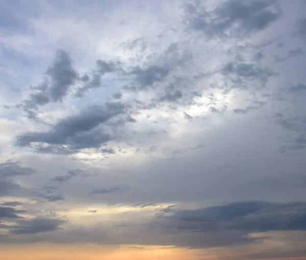 Puesta Sol Con Nubes Grises Cielo Tarde Sobre Mar Italia —  Fotos de Stock