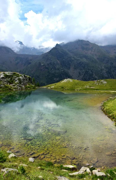 Schöner Bergsee Mit Spiegelung Wasser Den Südtiroler Bergen Ultental Bei — Stockfoto