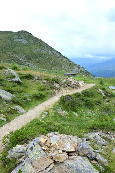 Trilha Caminhadas Com Cabana Alpina Nas Montanhas Tirolesas Sul Weibrunn — Fotografia de Stock