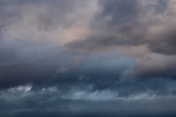 Темні Похмурі Хмари Після Грозової Ночі Меланхолійний Настрій Небі — стокове фото