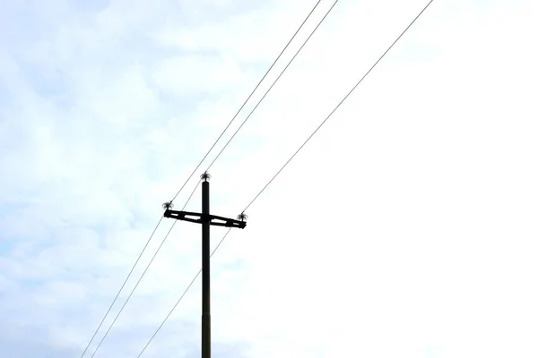 Suministro Electricidad Campo Postes Madera Con Líneas Eléctricas Aislados Expuestos —  Fotos de Stock