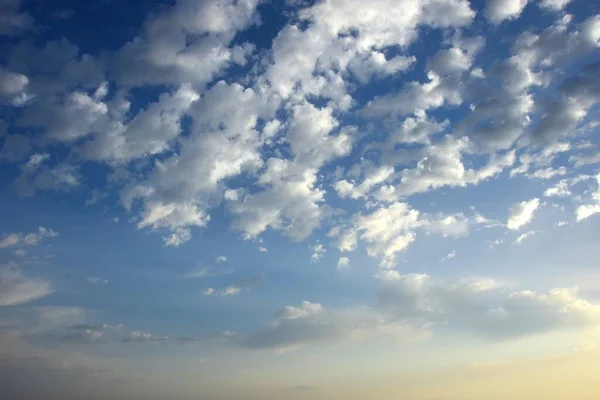 Закат Облаками Вечернем Небе Над Морем Италии — стоковое фото