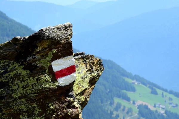 Signage White Red Rock Hiking Trail South Tyrolean Mountains — Stock Photo, Image