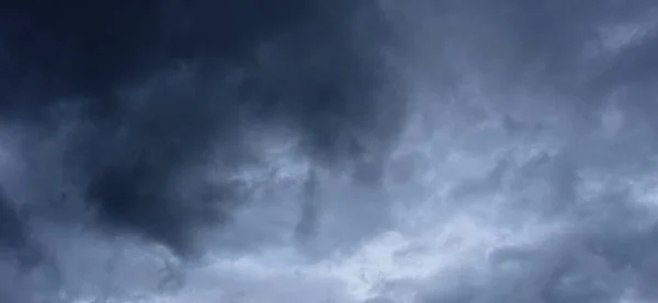 Sötét Sötét Viharfelhők Esőfelhők Égen Időjárás Változása Rossz Időjárás Fronttal — Stock Fotó