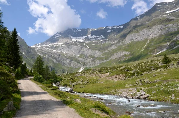Paesaggio Montano Con Sentiero Fiume Alto Adige — Foto Stock