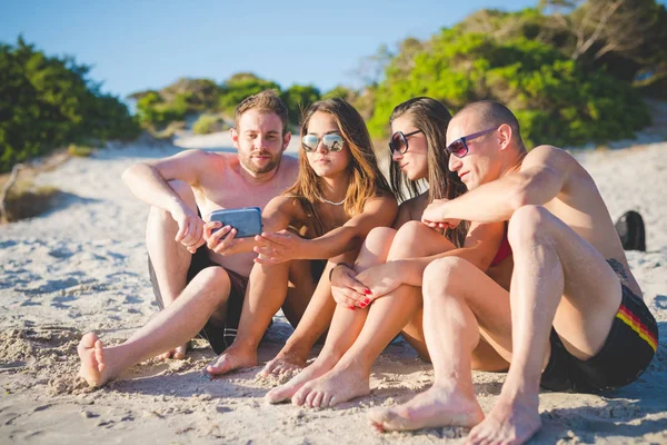 Group Friends Millennials Using Smartphone Taking Selfie — Stock Photo, Image