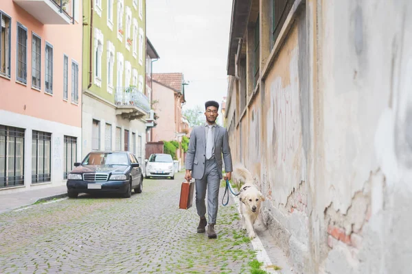 Mladý Černý Podnikatel Chůze Práce Venku Obchod Práce Pracovní Koncepce — Stock fotografie