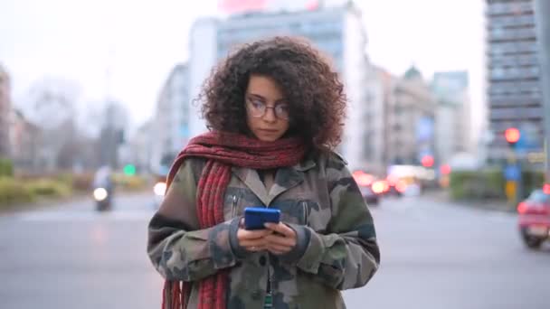 Time Lapse Young Multi Ethnic Woman Outdoor Using Smart Phone — Stock Video