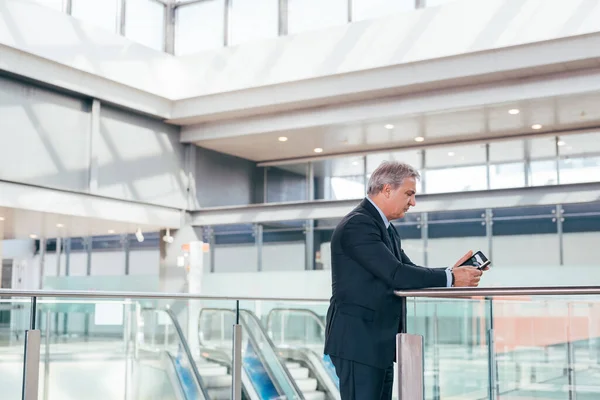 Mid Adult Businessman Using Smartphone Indoors Elegant Man Airport Terminal — Stock Photo, Image