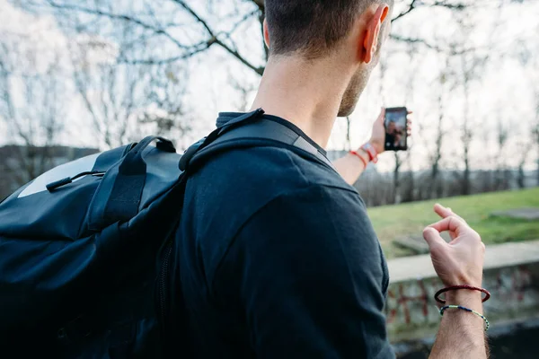 Back View Young Man Taking Selfie Using Smartphone Άντρας Που — Φωτογραφία Αρχείου