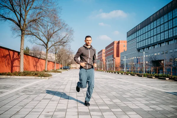 Młody Sportowiec Biegający Świeżym Powietrzu Trening Joggera Świeżym Powietrzu — Zdjęcie stockowe