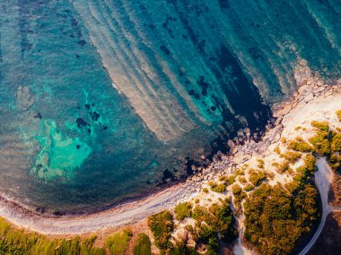 İtalya, Sardunya 'daki kıyı şeridinin insansız hava aracı görüntüsü