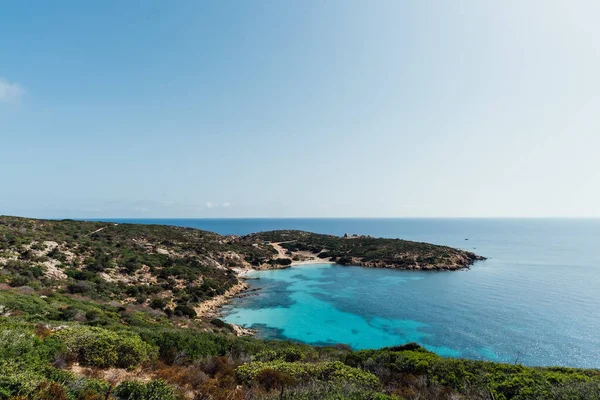 Vista Deslumbrante Asinara Coastilne Banhada Por Mar Azul Turquesa Transparente — Fotografia de Stock