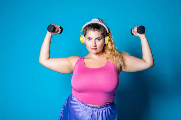 Size Young Black Woman Weight Lifting Blue Background Listening Music — Fotografia de Stock