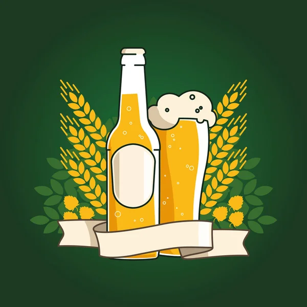 Cerveja de trigo. Garrafa de cerveja e copo com cerveja e fita. Orelhas de trigo e lúpulo. Ilustração vetorial para web, cartaz, convite para festa. Em um fundo verde . —  Vetores de Stock