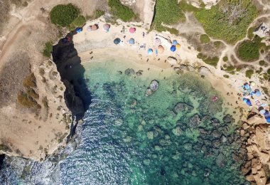 Sandy Beach ve deniz turkuaz su ile beautyful havadan görünümü