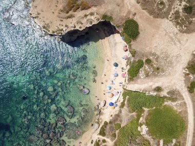 Sandy Beach ve deniz turkuaz su ile beautyful havadan görünümü