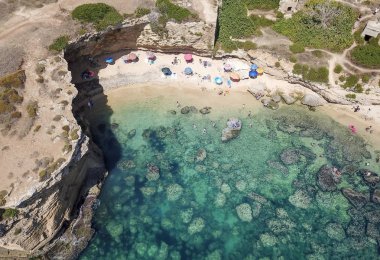 Sandy Beach ve deniz turkuaz su ile beautyful havadan görünümü