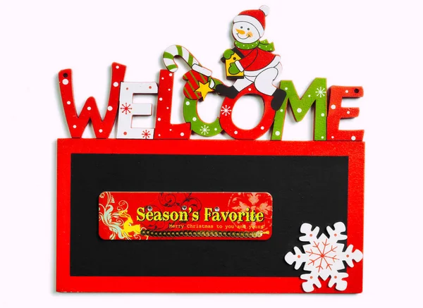 红色圣诞节欢迎键盘与徽章 雪片和雪木偶 — 图库照片