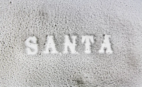 Santa Namn Skrivet Mjuk Snö Fönstret Avslöjar Glänsande Bokstäver — Stockfoto