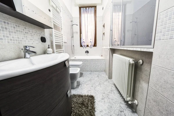 Tam Klasik Mozaik Banyo Görünümü — Stok fotoğraf