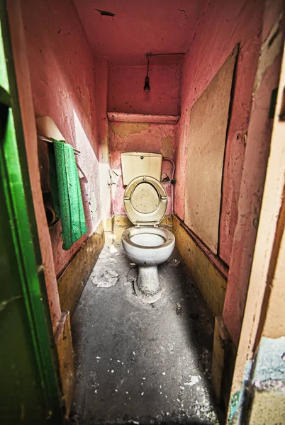 Grunge Nieczysty Opuszczony Zardzewiały Kolorowe Toaletą — Zdjęcie stockowe