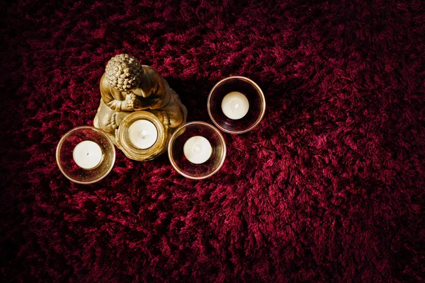 Buddha Statue Candles Burning Purple Carpet — Stock Photo, Image